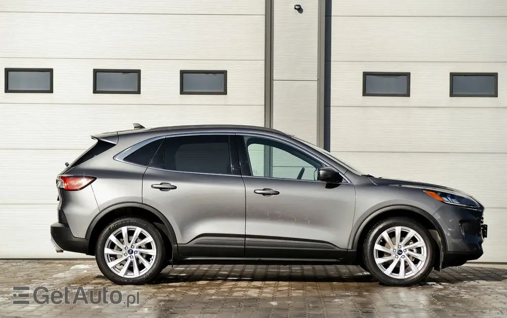 FORD Kuga 2.5 FHEV AWD Titanium