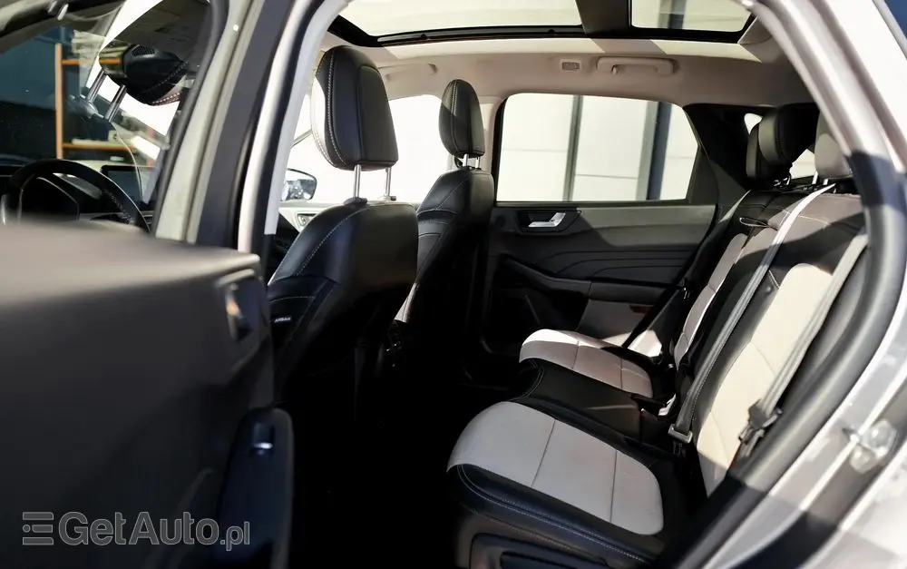 FORD Kuga 2.5 FHEV AWD Titanium