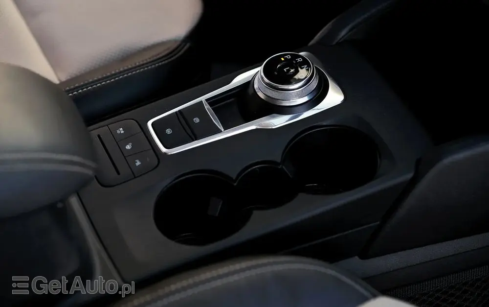 FORD Kuga 2.5 FHEV AWD Titanium