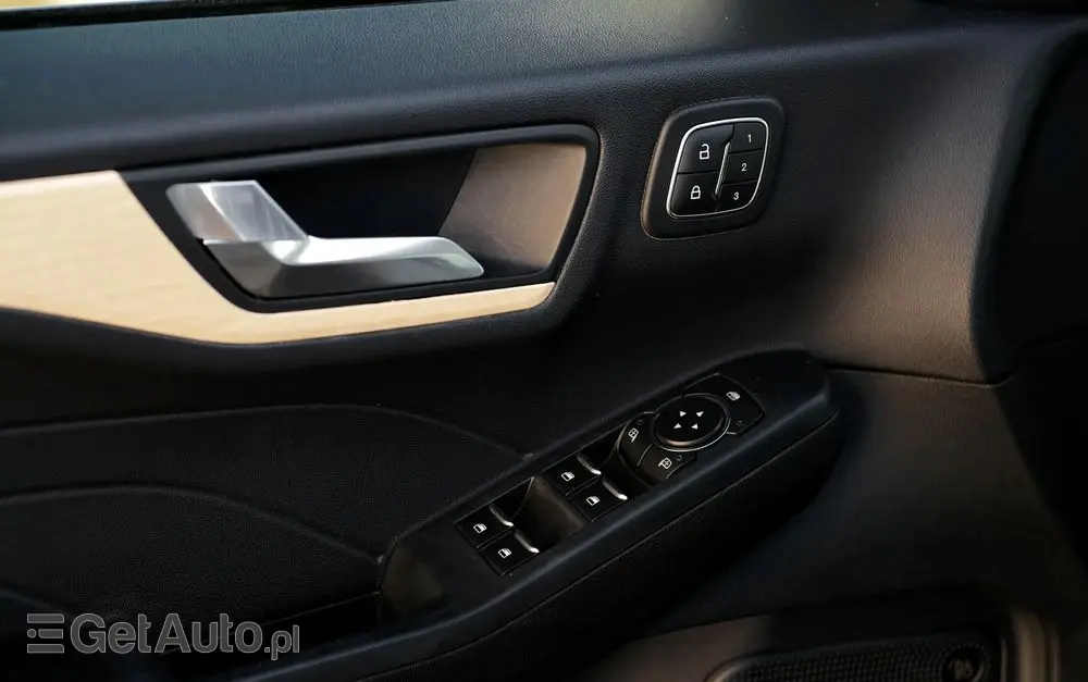 FORD Kuga 2.5 FHEV AWD Titanium