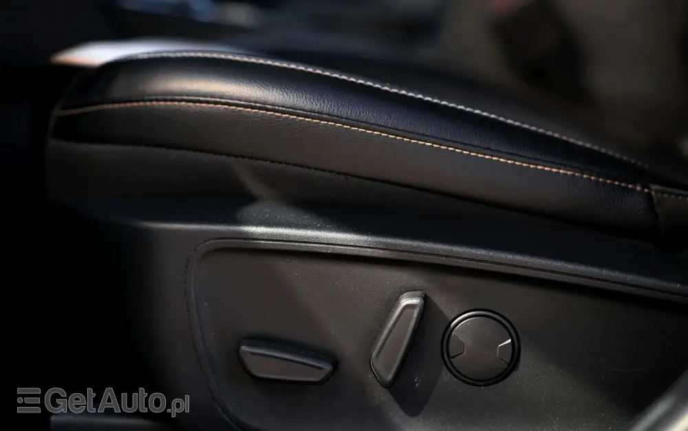 FORD Kuga 2.5 FHEV AWD Titanium