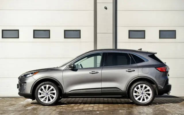 FORD Kuga 2.5 FHEV AWD Titanium