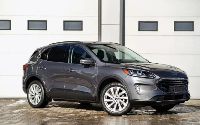 FORD Kuga 2.5 FHEV AWD Titanium
