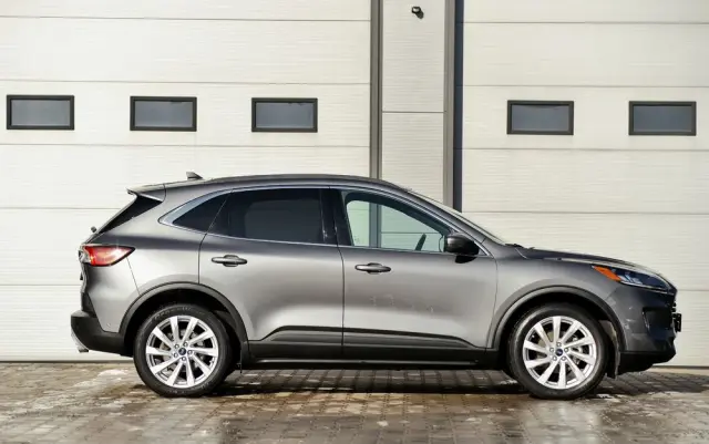 FORD Kuga 2.5 FHEV AWD Titanium