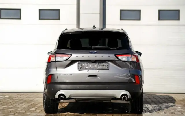 FORD Kuga 2.5 FHEV AWD Titanium