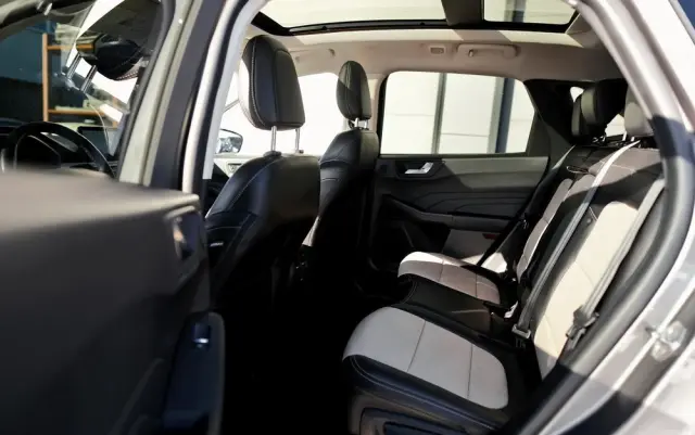 FORD Kuga 2.5 FHEV AWD Titanium