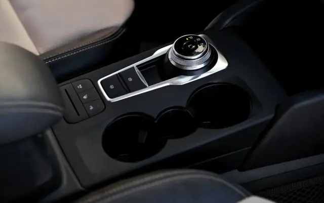 FORD Kuga 2.5 FHEV AWD Titanium