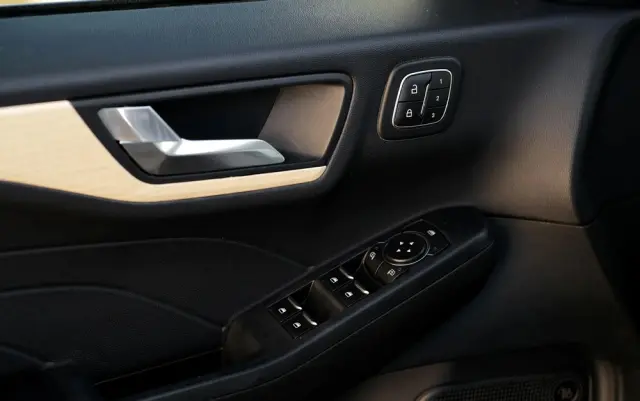 FORD Kuga 2.5 FHEV AWD Titanium