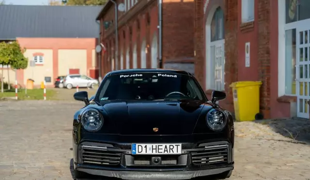 PORSCHE 911 