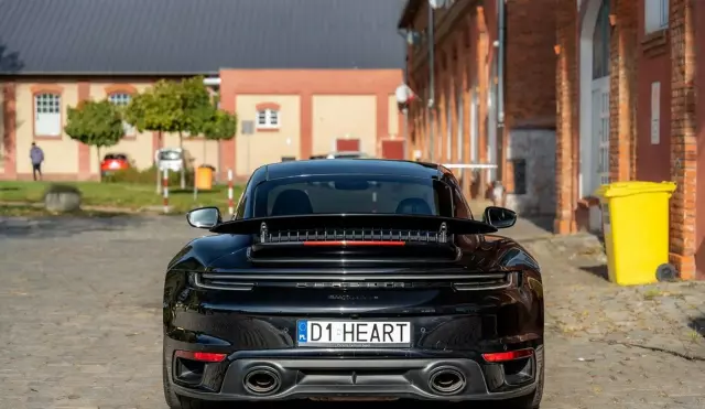 PORSCHE 911 