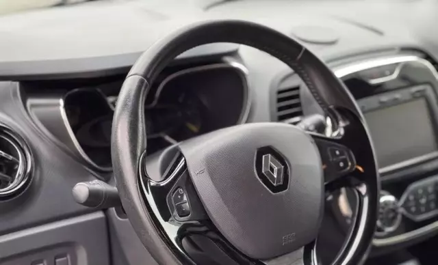 RENAULT Captur 