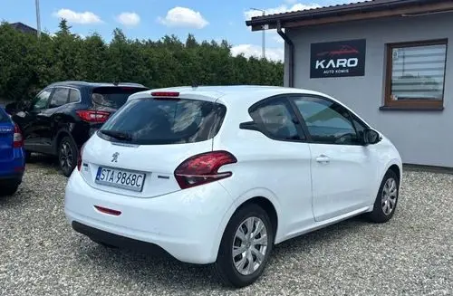 PEUGEOT 208 