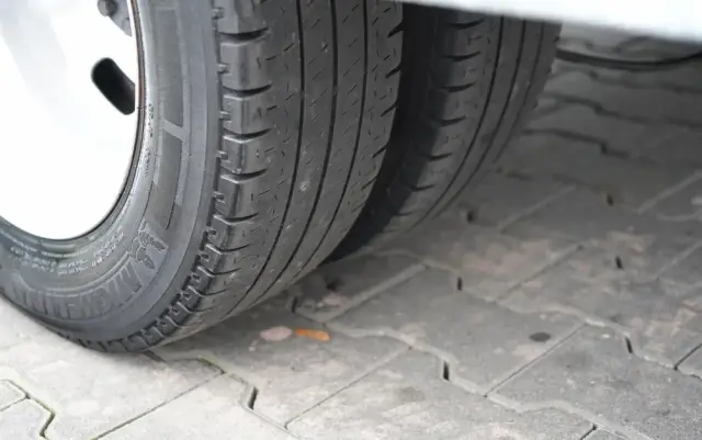 IVECO DAILY 35-140 / KONTENER 4,2 M / WINDA / BLIŹNIAK   DMC: 3500 KG / SPROWADZONY 