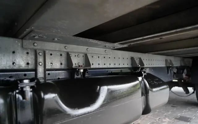 IVECO DAILY 35-140 / KONTENER 4,2 M / WINDA / BLIŹNIAK   DMC: 3500 KG / SPROWADZONY 