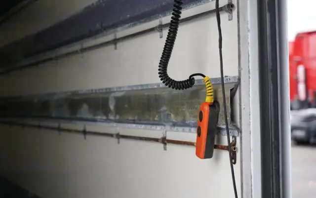 IVECO DAILY 35-140 / KONTENER 4,2 M / WINDA / BLIŹNIAK   DMC: 3500 KG / SPROWADZONY 