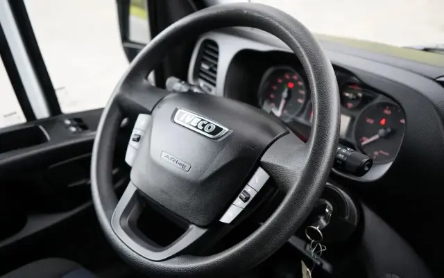 IVECO DAILY 35-140 / KONTENER 4,2 M / WINDA / BLIŹNIAK   DMC: 3500 KG / SPROWADZONY 