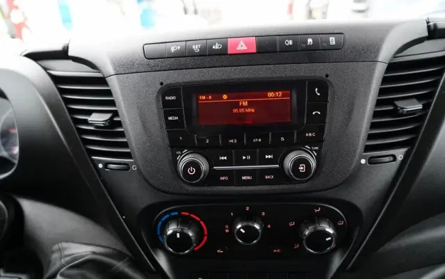 IVECO DAILY 35-140 / KONTENER 4,2 M / WINDA / BLIŹNIAK   DMC: 3500 KG / SPROWADZONY 