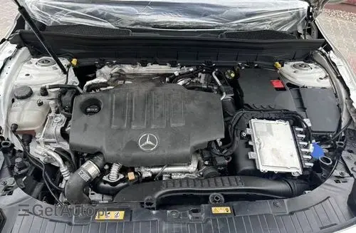 MERCEDES-BENZ GLB 
