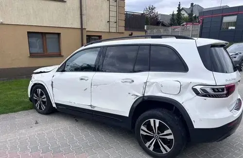MERCEDES-BENZ GLB 
