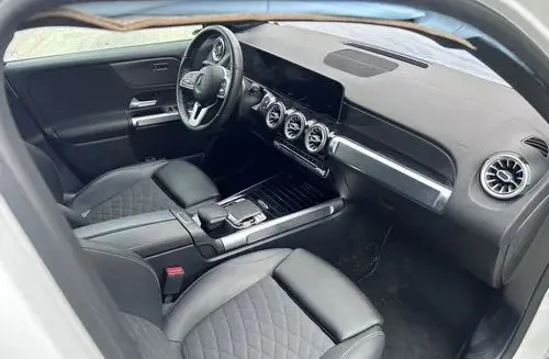 MERCEDES-BENZ GLB 