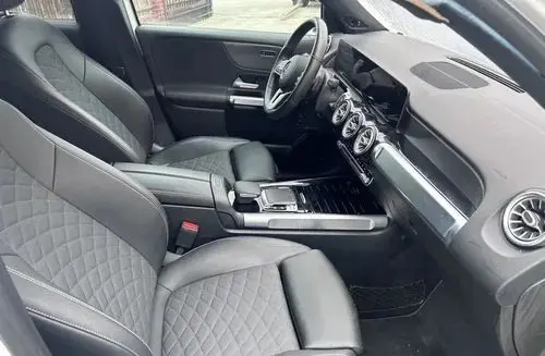 MERCEDES-BENZ GLB 
