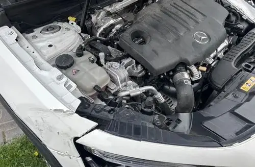MERCEDES-BENZ GLB 