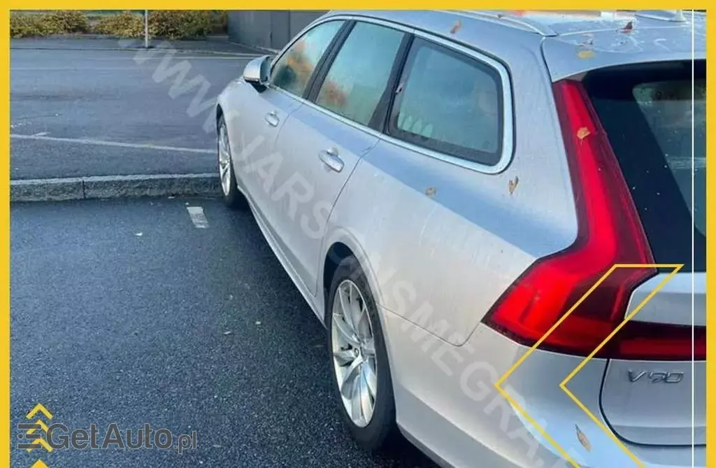 VOLVO V90 