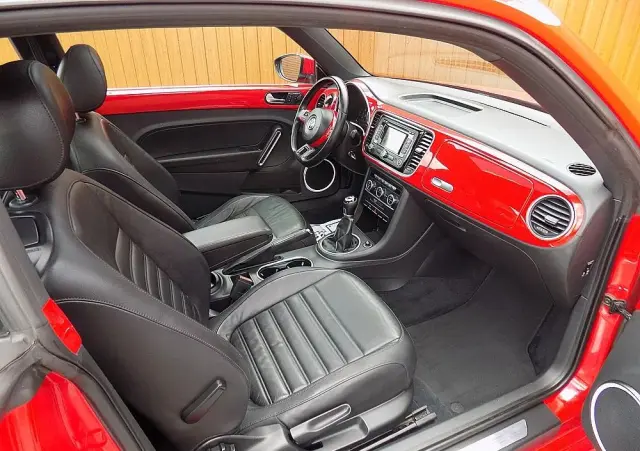 VOLKSWAGEN Beetle The 1.6 TDI DPF Exclusive Design