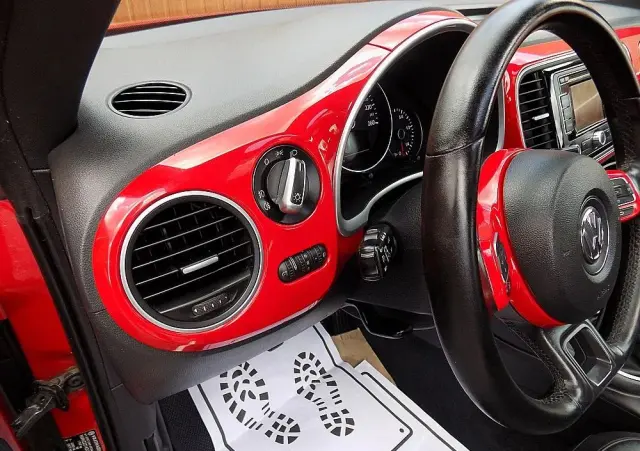 VOLKSWAGEN Beetle The 1.6 TDI DPF Exclusive Design