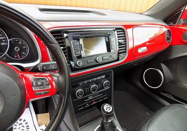 VOLKSWAGEN Beetle The 1.6 TDI DPF Exclusive Design