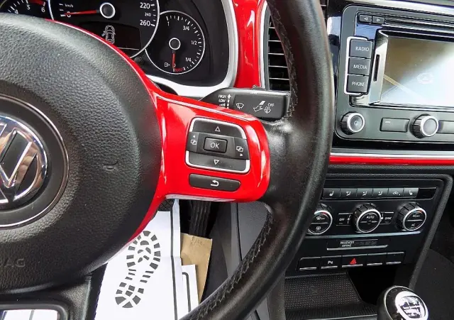 VOLKSWAGEN Beetle The 1.6 TDI DPF Exclusive Design