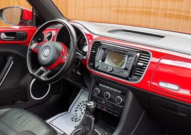 VOLKSWAGEN Beetle The 1.6 TDI DPF Exclusive Design