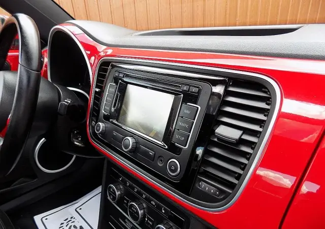 VOLKSWAGEN Beetle The 1.6 TDI DPF Exclusive Design