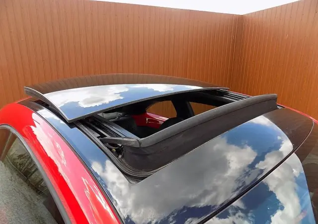 VOLKSWAGEN Beetle The 1.6 TDI DPF Exclusive Design