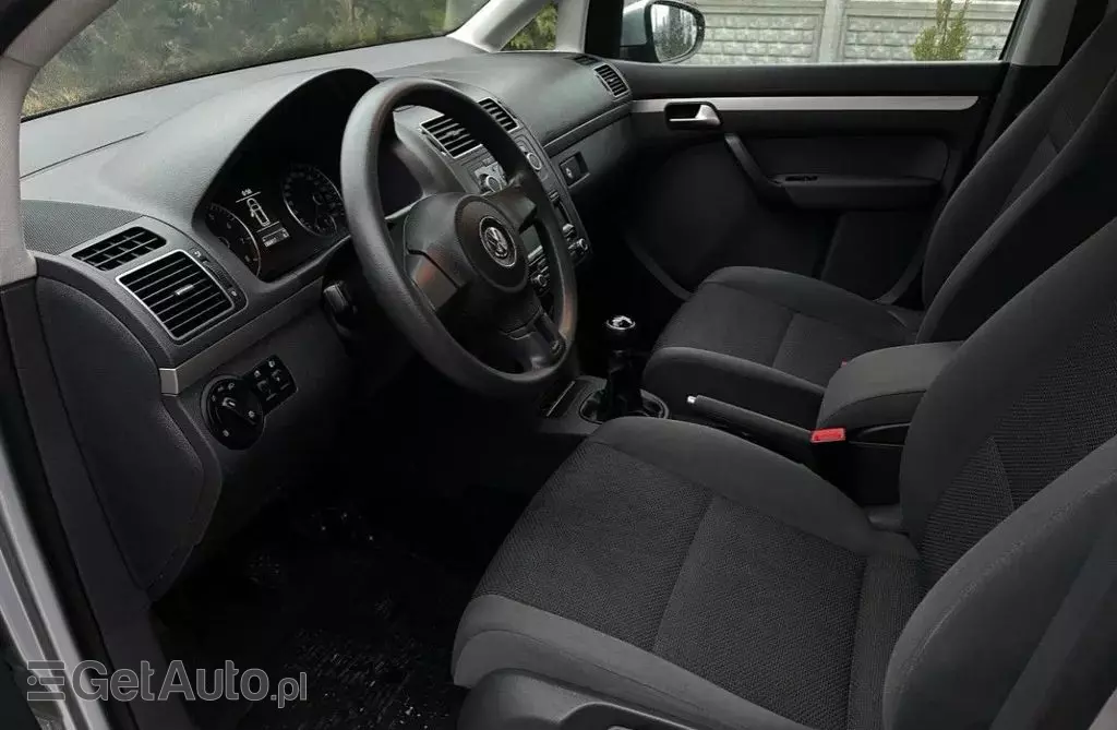 VOLKSWAGEN Touran 