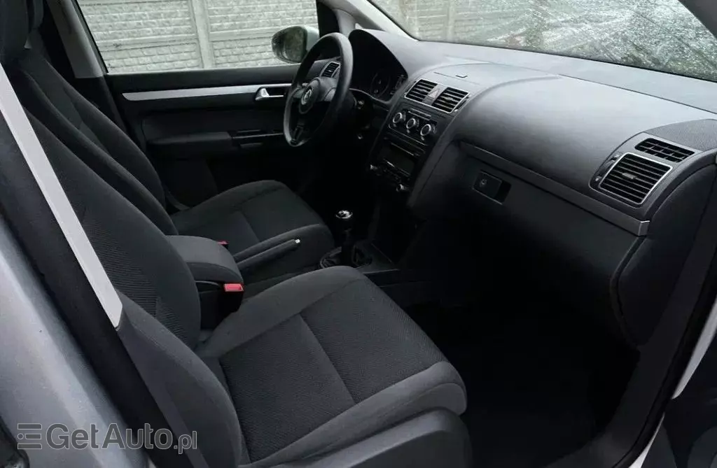 VOLKSWAGEN Touran 