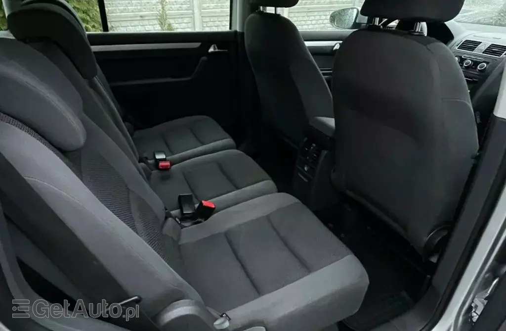 VOLKSWAGEN Touran 