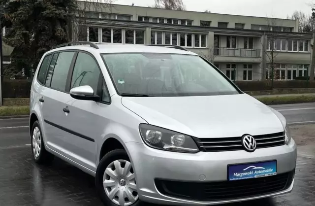 VOLKSWAGEN Touran 