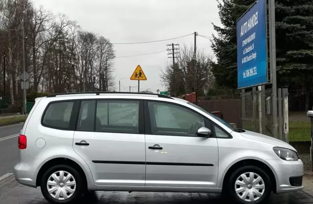 VOLKSWAGEN Touran 