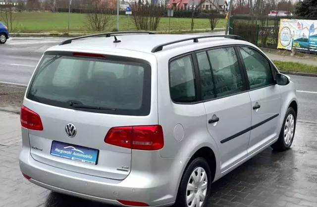 VOLKSWAGEN Touran 