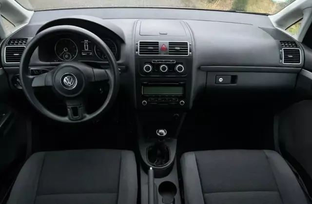 VOLKSWAGEN Touran 