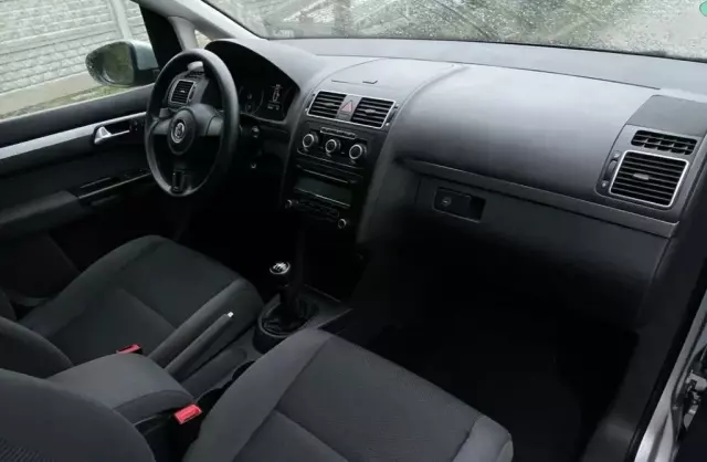 VOLKSWAGEN Touran 