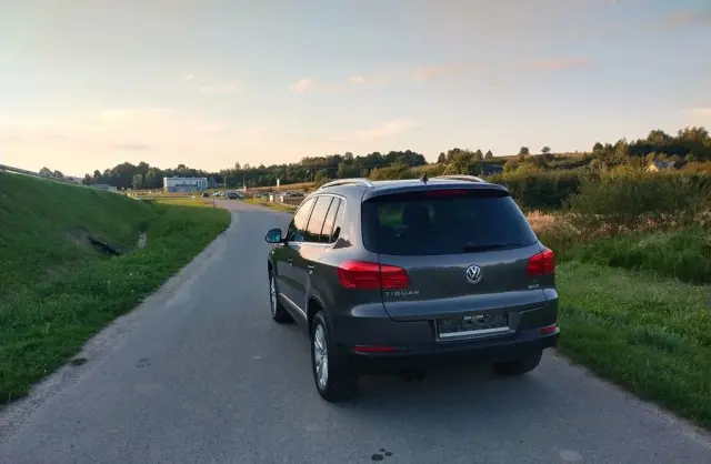 VOLKSWAGEN Tiguan 