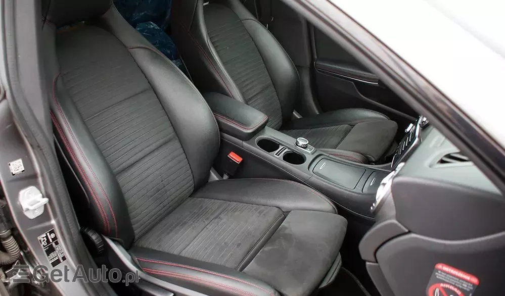 MERCEDES-BENZ CLA 200 7G-DCT AMG Line