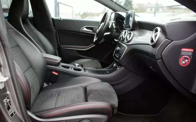 MERCEDES-BENZ CLA 200 7G-DCT AMG Line