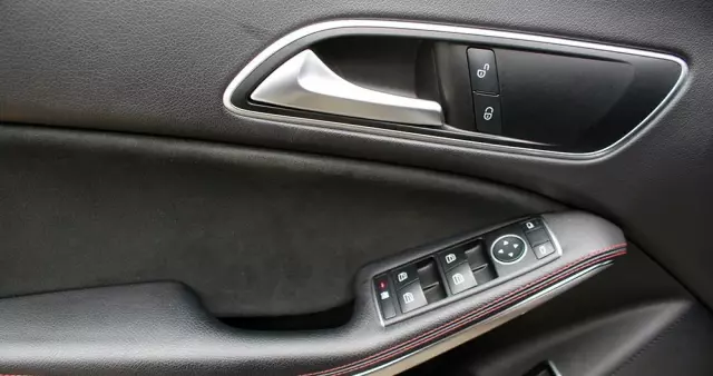 MERCEDES-BENZ CLA 200 7G-DCT AMG Line