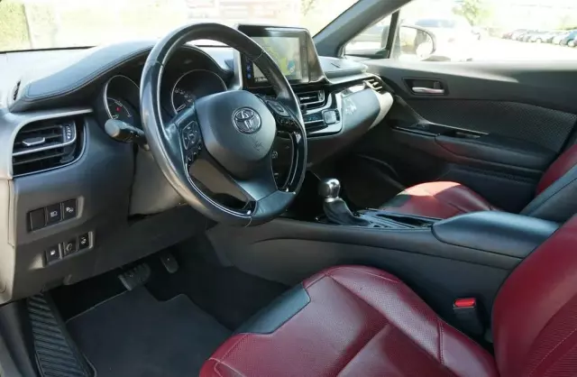 TOYOTA C-HR 