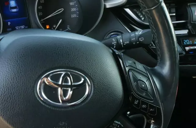 TOYOTA C-HR 