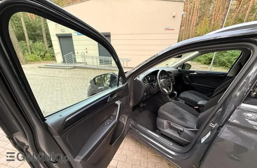 VOLKSWAGEN Tiguan 