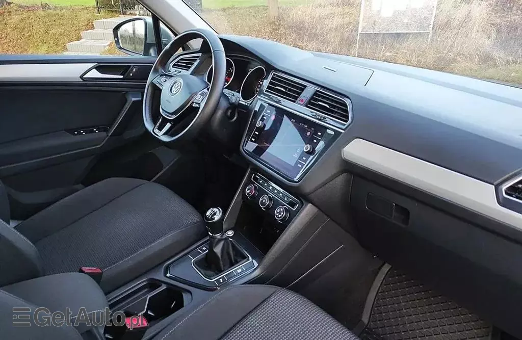 VOLKSWAGEN Tiguan 